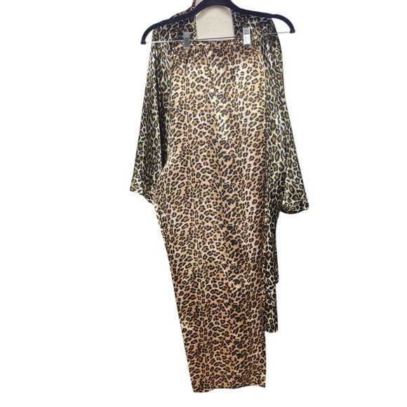 Ambrielle Woman Robe - Picture 5 of 5